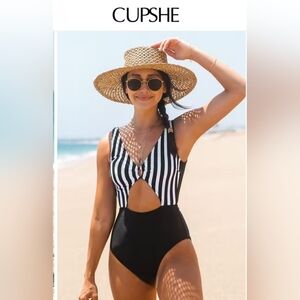 Cupshe Striped Cutout One Piece Swimsuit Size XXL( 12-14) NWT